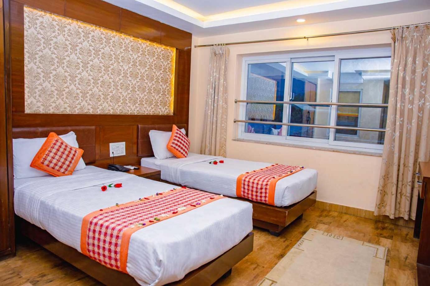 Hotel Yellow Pagoda Pokhara Dış mekan fotoğraf